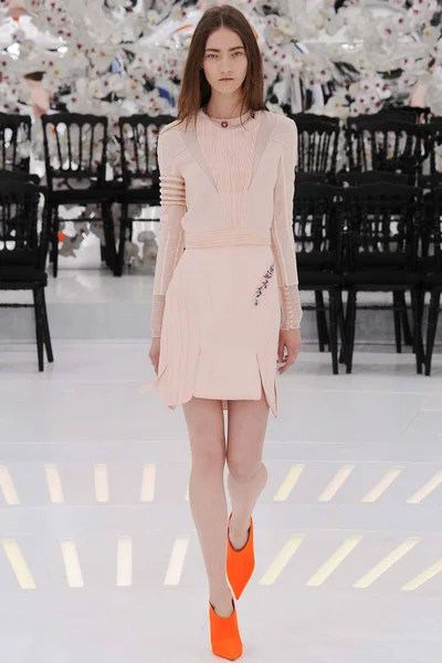 Look 32